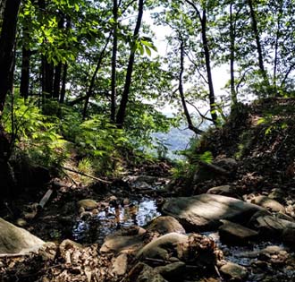 Die Brücke über den Fluss Erno am Mottarone - itinerarium