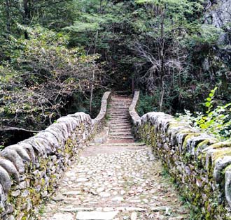 The roman bridge of Cossogno - itinerarium