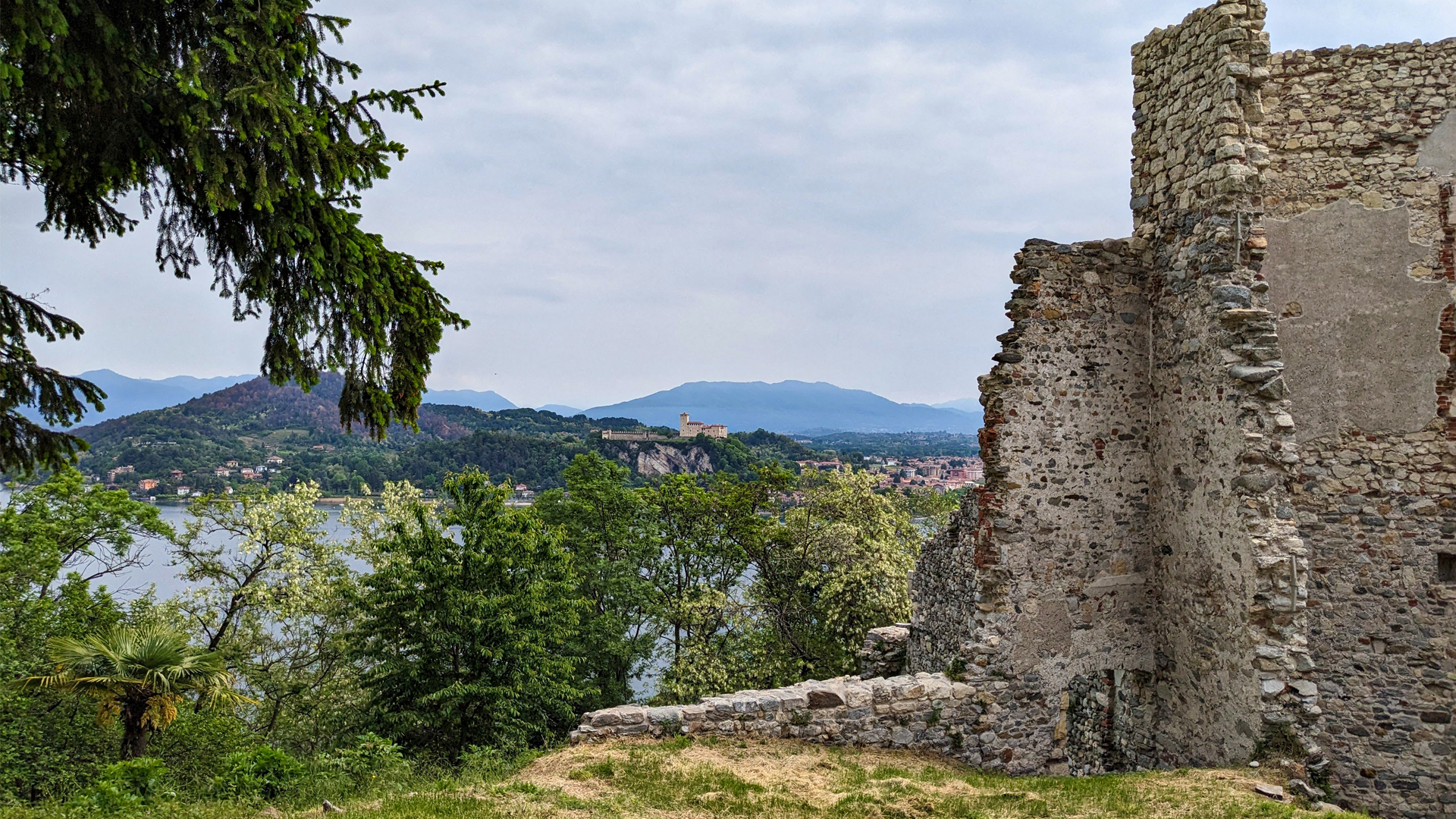 ROCCA DI ARONA, itinerarium